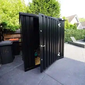 2 x 2 EDK in de tuin met een open deur