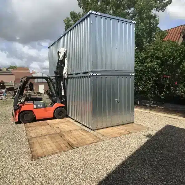 6 x 2 containers gestapeld op elkaar