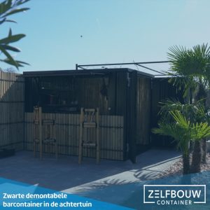 Zwarte barcontainer terras