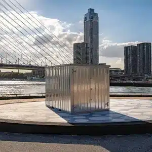 Demontabele container op de erasmusbrug 3 x 2