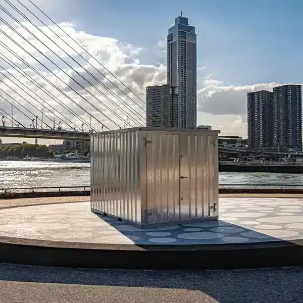 Demontabele container op de erasmusbrug 3 x 2