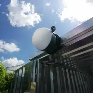 Lamp met twee elektrische stroompunten