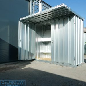 Rookcontainer met een open deur