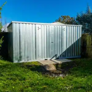 4 x 2 container in de achteruin enkele deur lange zijde